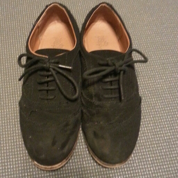 Oxford style shoes