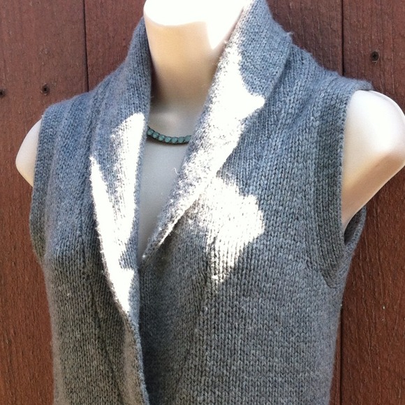 🌠Bundle sweater and yellow top🌄 - Picture 2 of 4