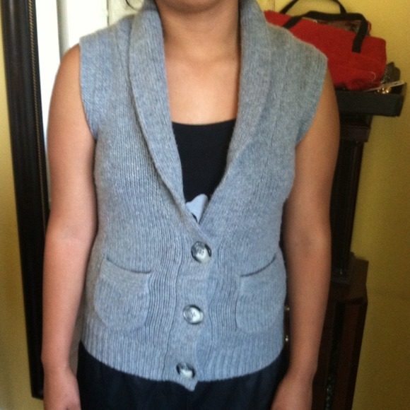 🌠Bundle sweater and yellow top🌄 - Picture 3 of 4