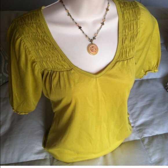 🌠Bundle sweater and yellow top🌄 - Picture 4 of 4