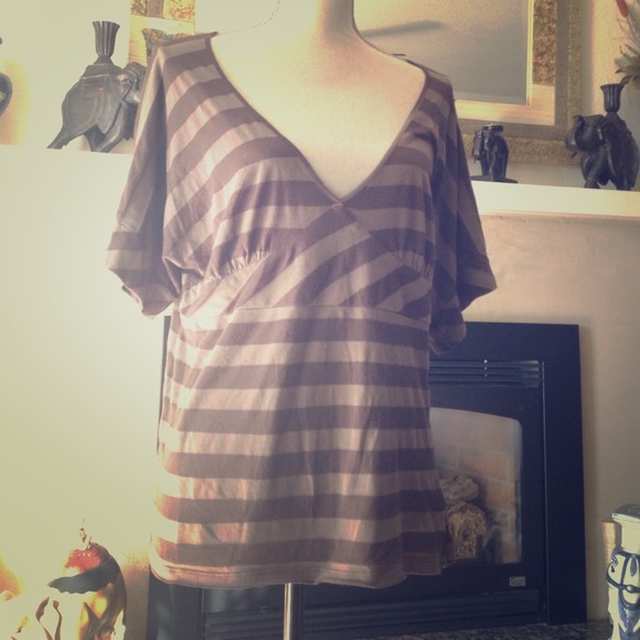 🔴sold🔴Vneck top