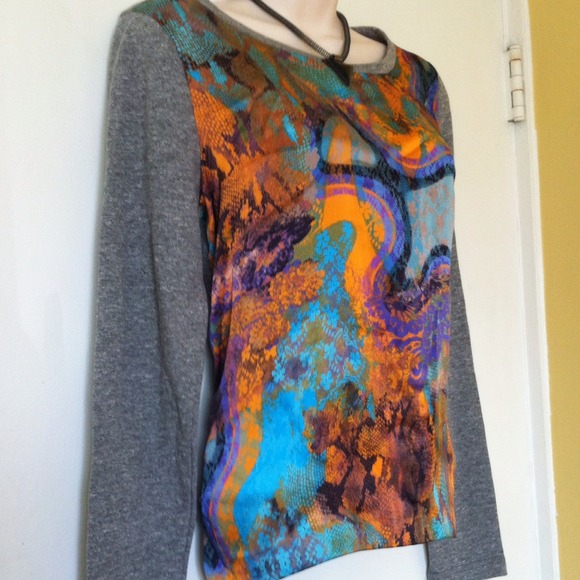 ⭕️⭕️sold⭕️⭕️💠Claeson Graphic Sweatshirt💠 - Picture 2 of 4