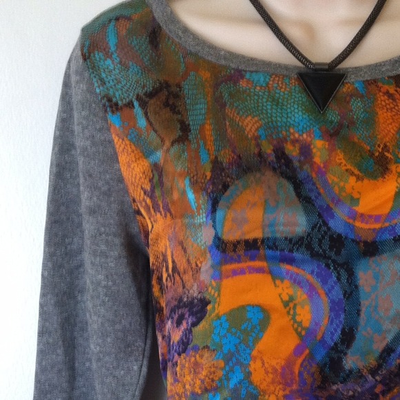 ⭕️⭕️sold⭕️⭕️💠Claeson Graphic Sweatshirt💠 - Picture 3 of 4