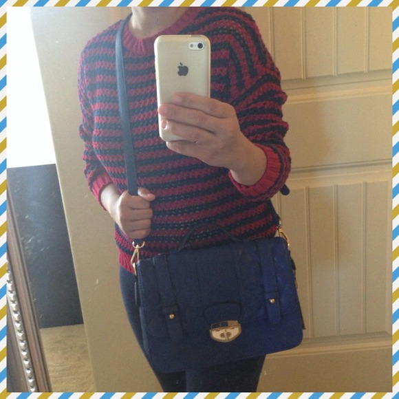 πHost PickπStylish Crossbody Bag. SOLD LOCALLY - Picture 2 of 4