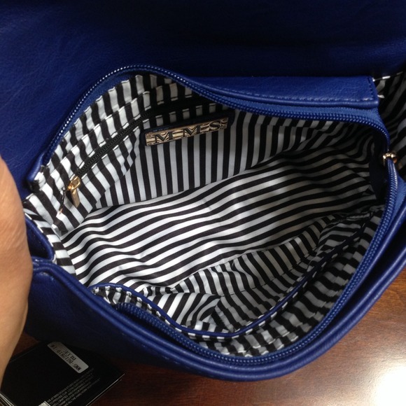 πHost PickπStylish Crossbody Bag. SOLD LOCALLY - Picture 3 of 4