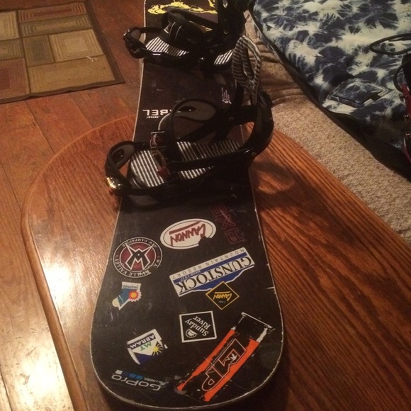 A snowboard