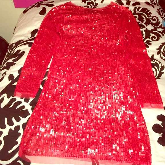 Sequenced Red dress - Picture 1 of 4