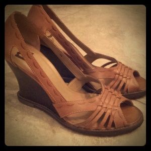 Report "Delora" Peeptoe leather wedge 9