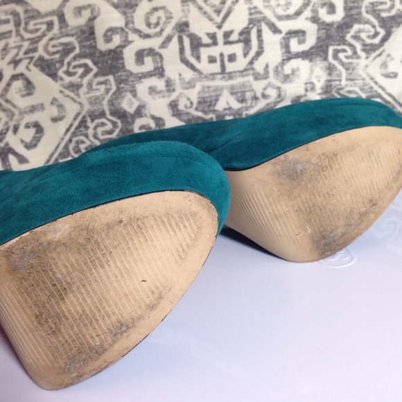 BAKERS Suede Stiletto Platform Pumps - Picture 3 of 4