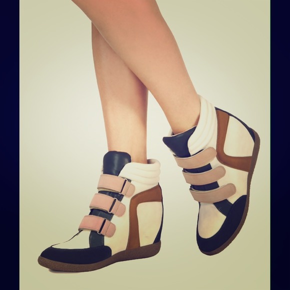 👟brand new SNEAKER WEDGE👟 justfab
