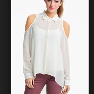 💫Chole K. Cold Shoulder Blouse with pearl accents
