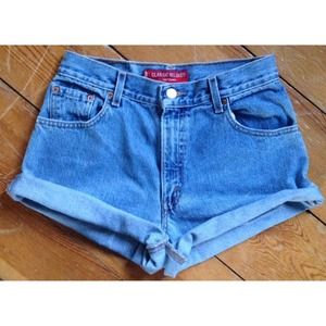 ♥️SOLD♥️ Vintage High Waisted Levi's W26