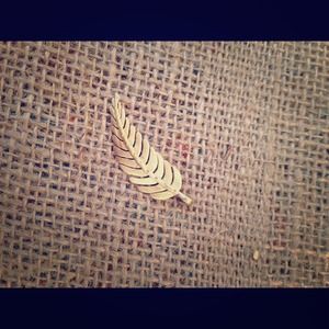 Stella & Dot leaf charm