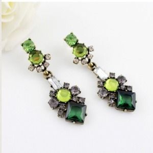 SOLD OUT 🎉HP🎉Gorgeous green earrings