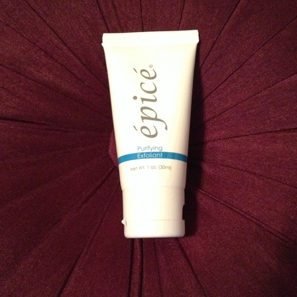 🚫SOLD🚫❤️FREE with purchase❤️Facial Cleanser