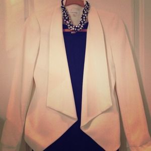 CALVIN KLIEN WHITE BLAZER