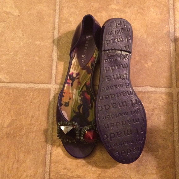 Sandals - Picture 2 of 2