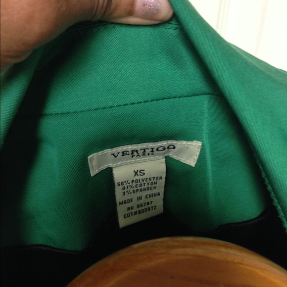 🎉🎉versatile green crop satin jacket🎉🎉 - Picture 3 of 4