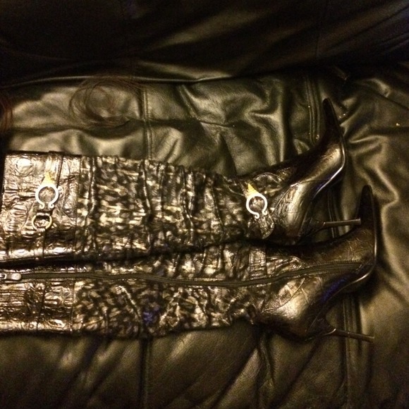 Boots - Picture 3 of 4