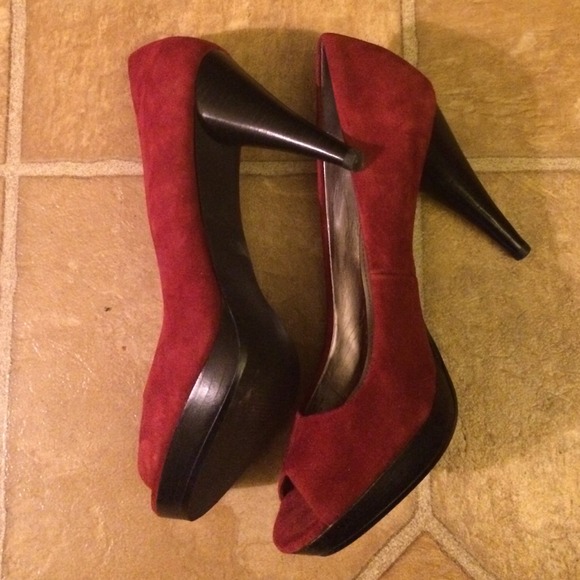 Shoes - Picture 2 of 3
