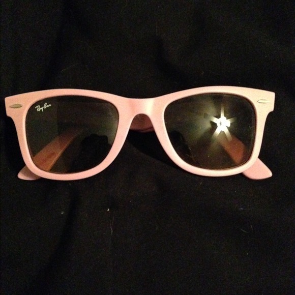 ❌SOLD❌ Authentic Ray Ban sunglasses
