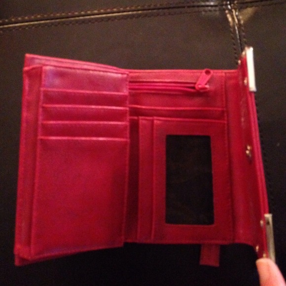 Red wallet - Picture 2 of 4