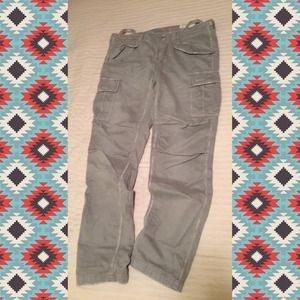 AE Women's Slouchy Skinny Cargo Pants (Size 6)
