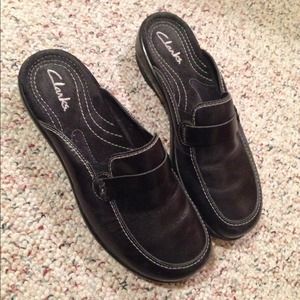 Clarks Black Leather Slides/Mules (Size 8)