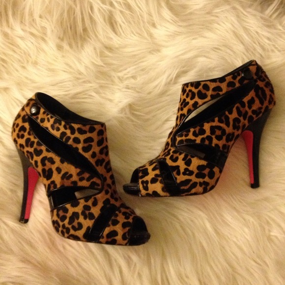 Leopard mohair Betsey Johnson cut out heels,,Sz5.5