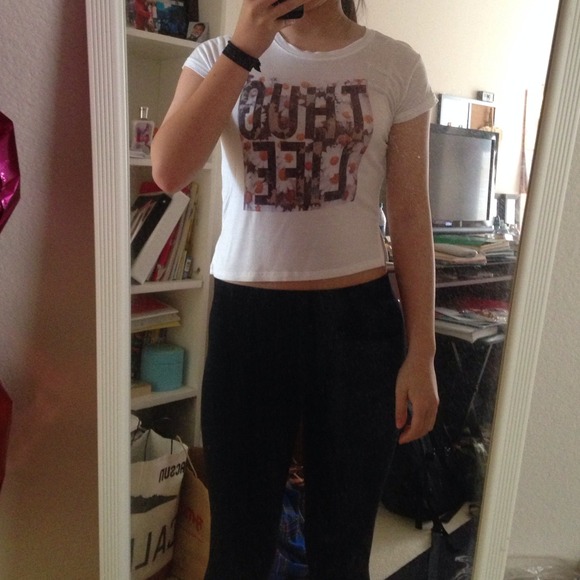 SOLD BRandy Melville Carolina Thug Life Crop Top - Picture 2 of 4