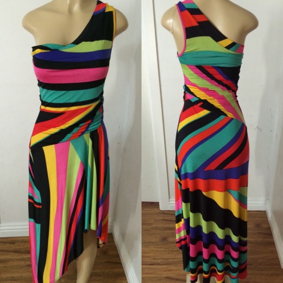 🚫Sold🚫NWT Gorgeous colorful one shoulder maxi
