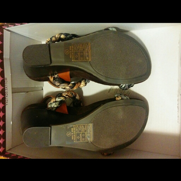 Shoes - Picture 3 of 4