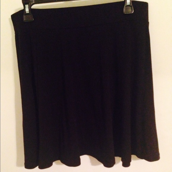Black skater skirt