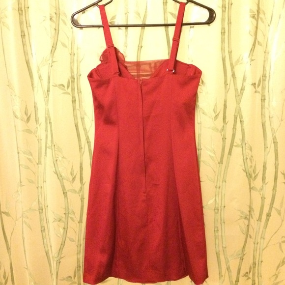 SOLD Red BCBGMAXAZRIA cocktail dress size 0 NWT - Picture 2 of 3