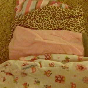 Set of 4 SwaddleMe Velcro blankets.