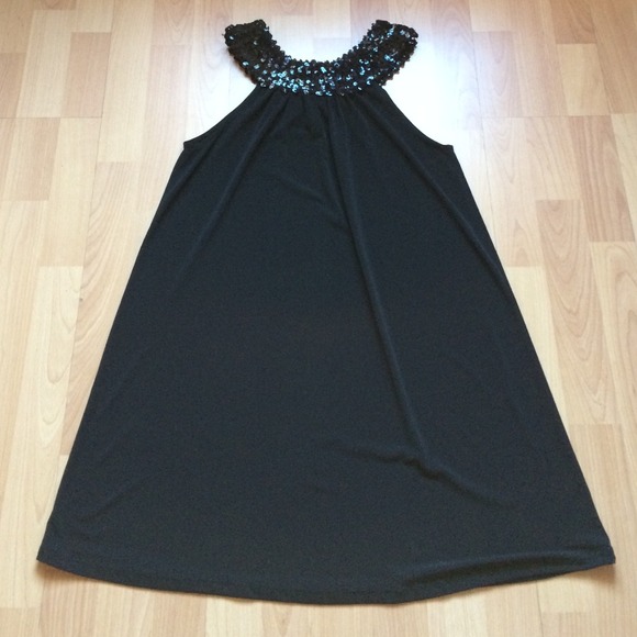 Black Dress - Picture 3 of 5