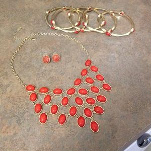 Red/orange statement necklace w earrings /bracelet