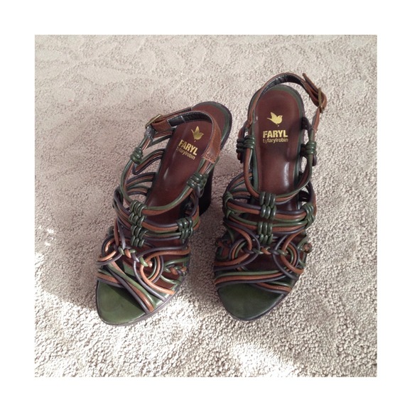 ⚡️SALE⚡️- Faryl by Faryl Robin Wedges