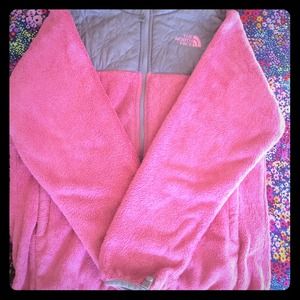 Even though it's spring, it's still cold❄️