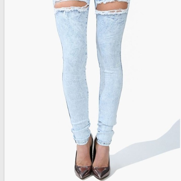 High waisted shredded thigh jeans! - Picture 2 of 4