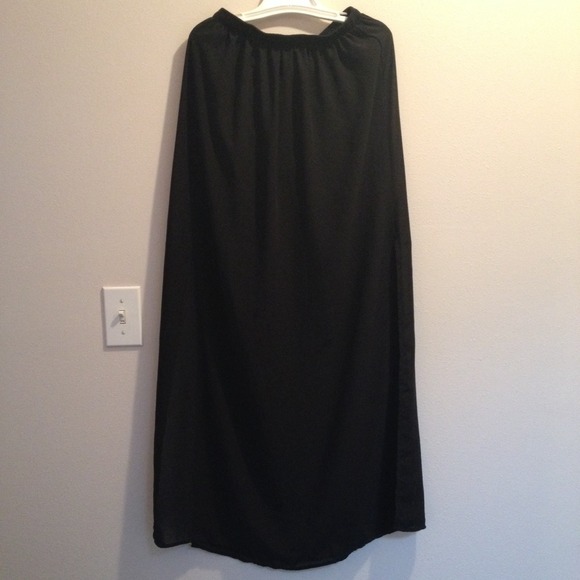 ✖️Traded✖️Black maxi skirt