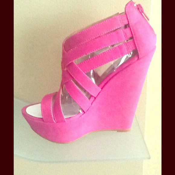 Steve Madden Xcess Wedge In Fuchsia