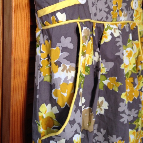 Perfect for Spring, Short Yellow Patterned Dress! - Picture 3 of 4