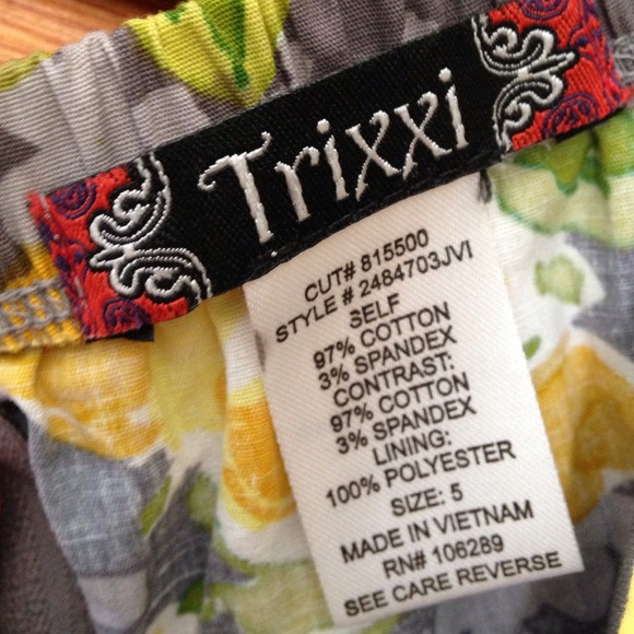 Perfect for Spring, Short Yellow Patterned Dress! - Picture 4 of 4