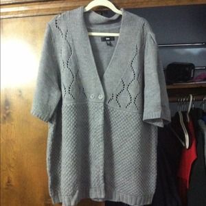 Gray short sleeve sweater