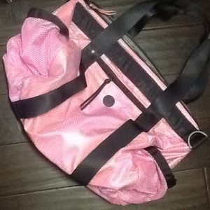 Lululemon run on duffel bag pink nwot