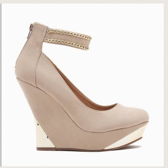 NEW Nude Gold trim on trend sexy wedges - Picture 3 of 4