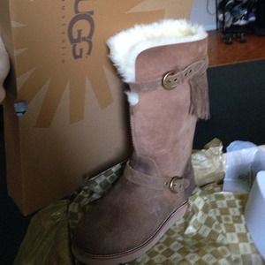ugg dauphine authentic