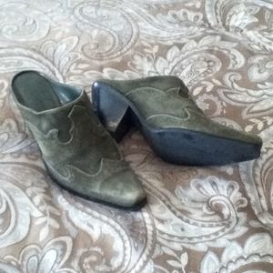 Clog, Coldwater Creek