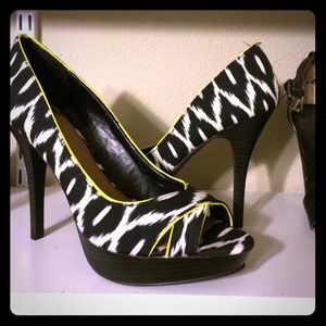 Size 8 Furgalicious never been worn